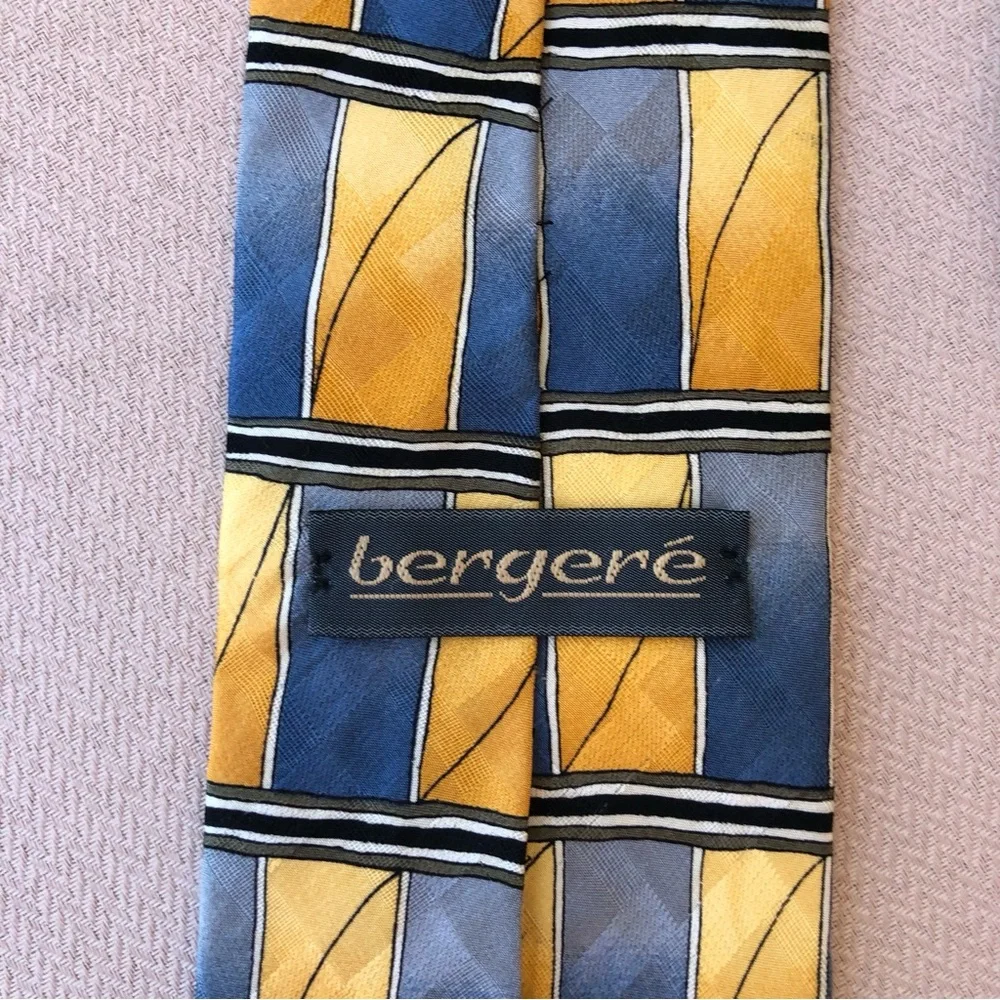 Bergeré Vintage Made In USA 💯 %‎ Silk Yellow Blue Geometry Pattern Tie